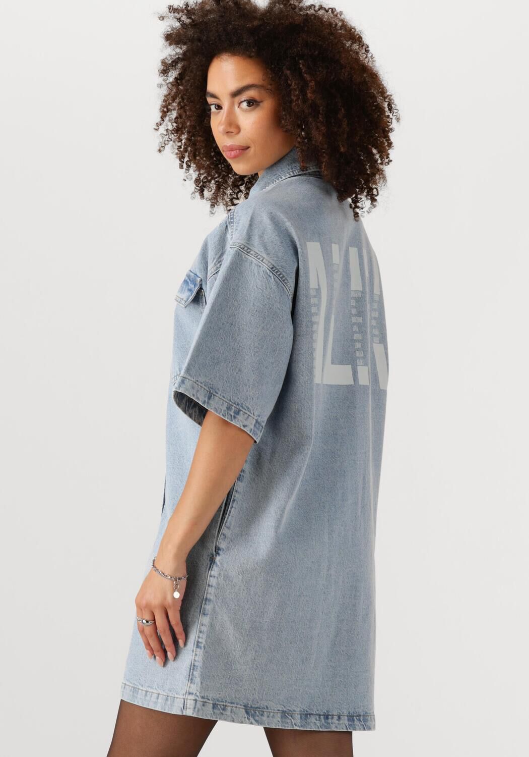 ALIX THE LABEL Dames Jurken Ladies Woven Flowy Shirt Dress Blauw