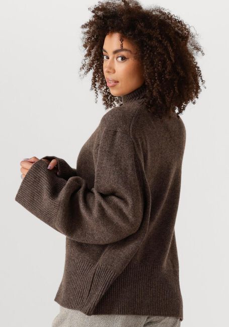 Bruine SECOND FEMALE Coltrui ALPHA KNIT T-NECK - large