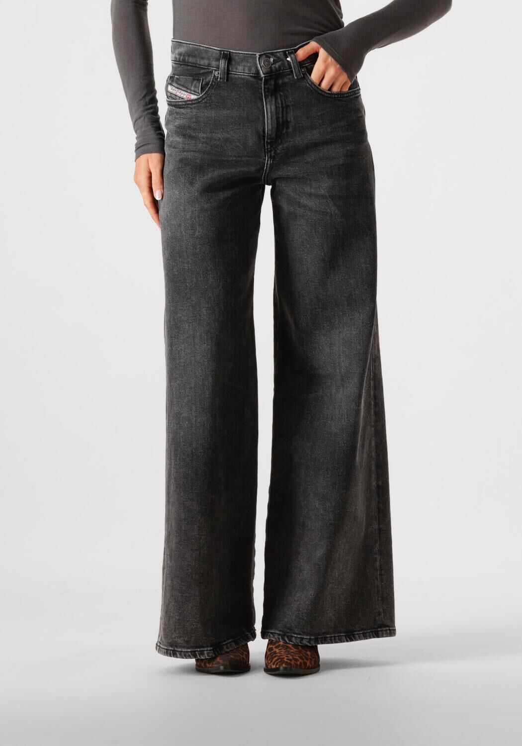 Diesel Straight Leg Five Pocket Jeans Gray Dames