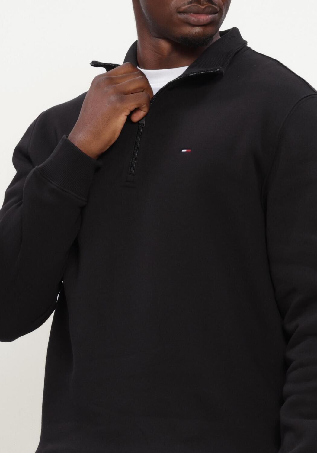 Zwarte TOMMY JEANS Sweater TJM REG FLEECE 1/4ZIP MOCK NECK - large