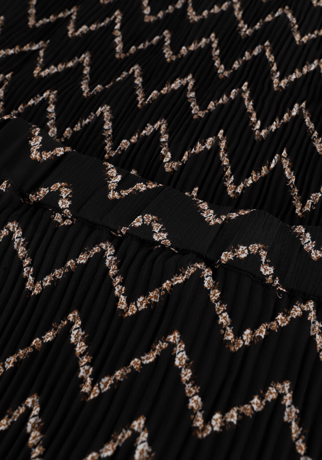 Zwarte MODSTR&Ouml;M Midirok NELLE PRINT SKIRT - large