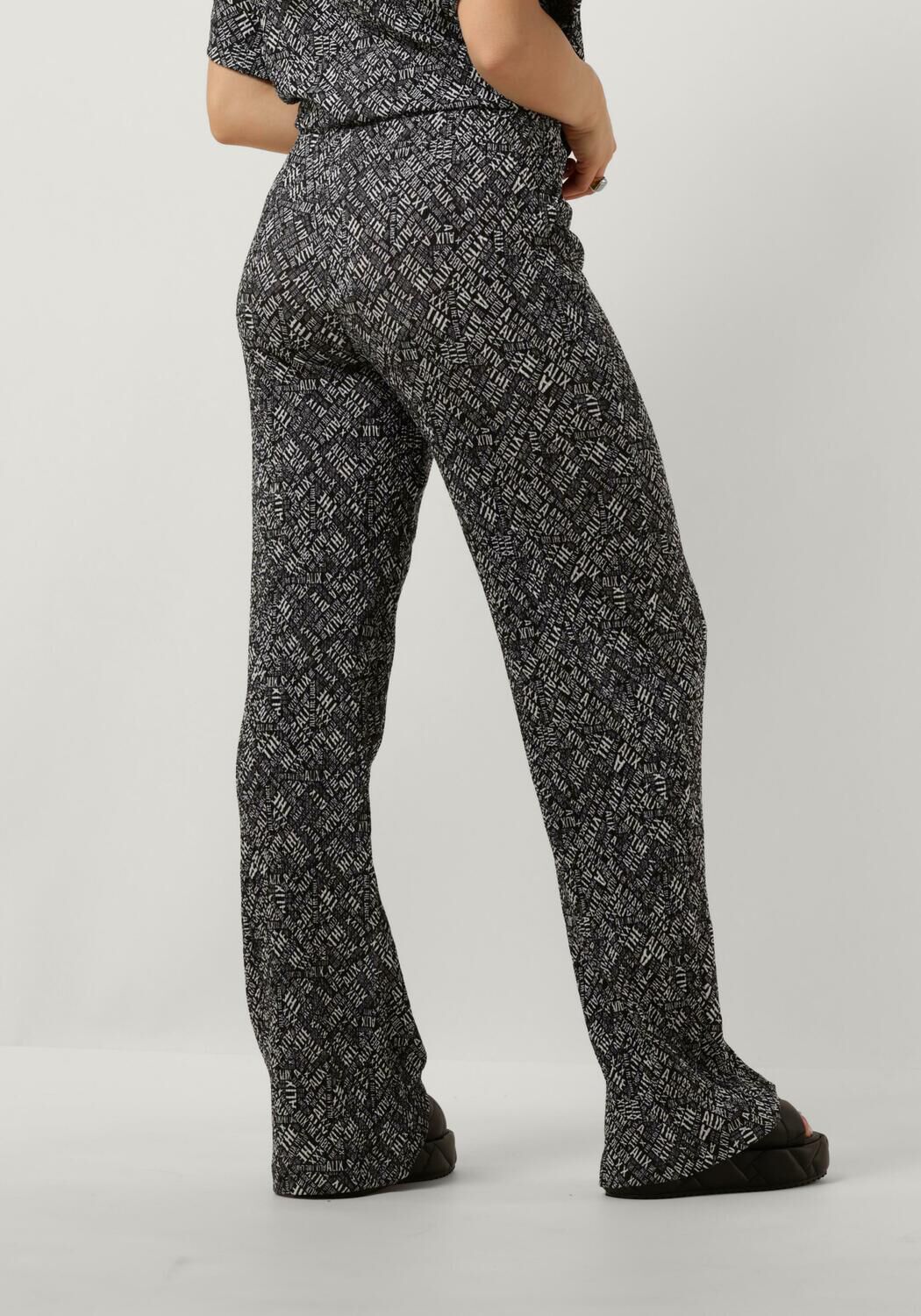 ALIX THE LABEL Dames Broeken Ladies Woven Crinkle Text Pants Zwart