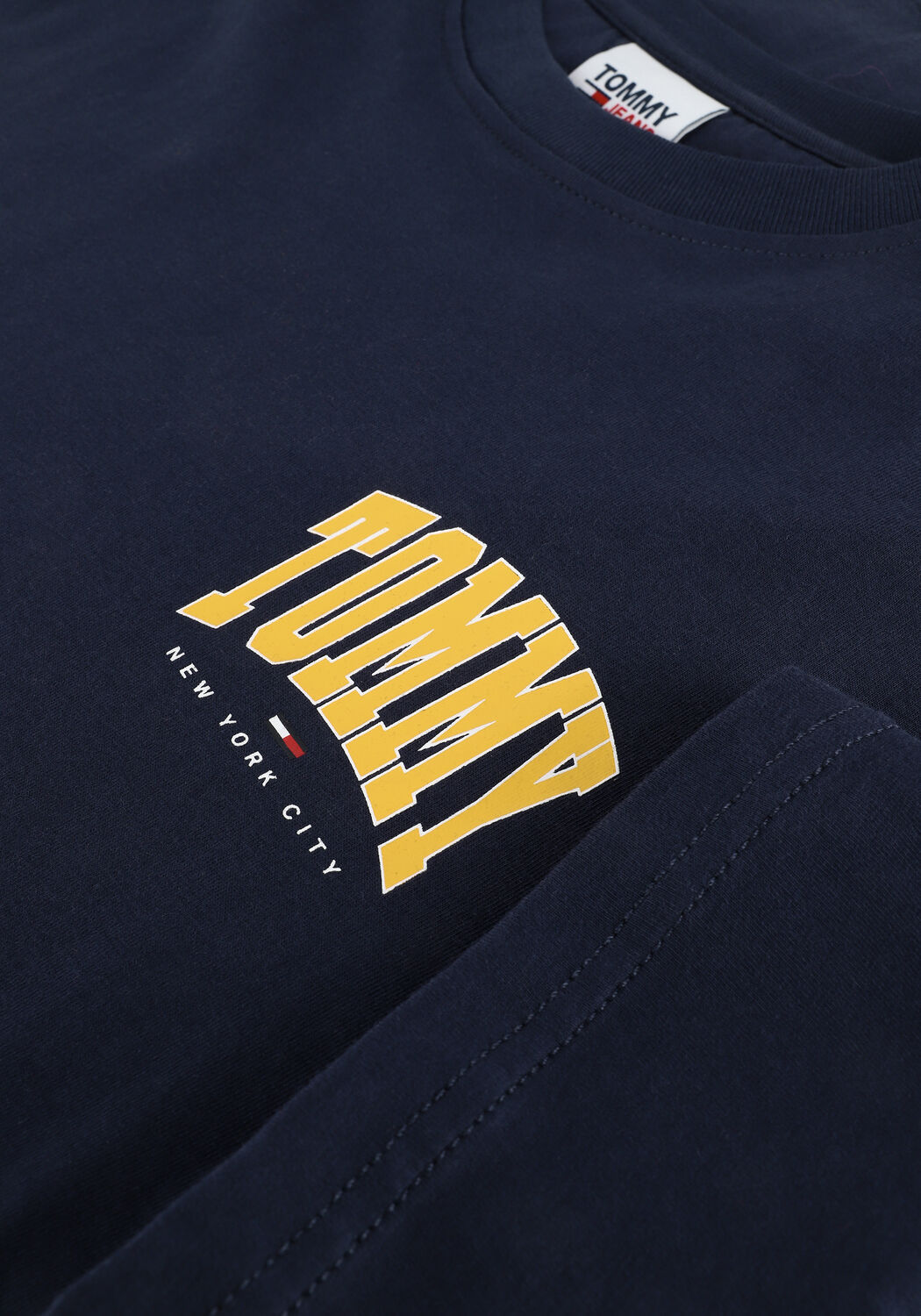 Donkerblauwe TOMMY JEANS T-shirt TJM CHEST COLLEGE GRAPHIC TEE - large