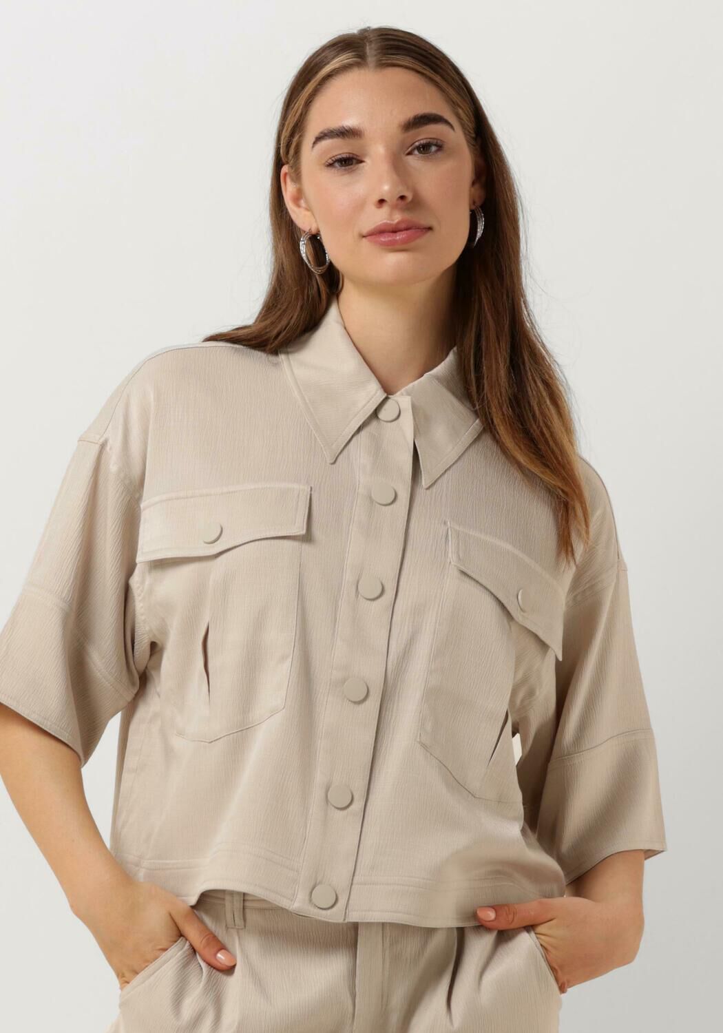 Copenhagen Muse Kort Shirt met Stijlvolle Details Beige Dames