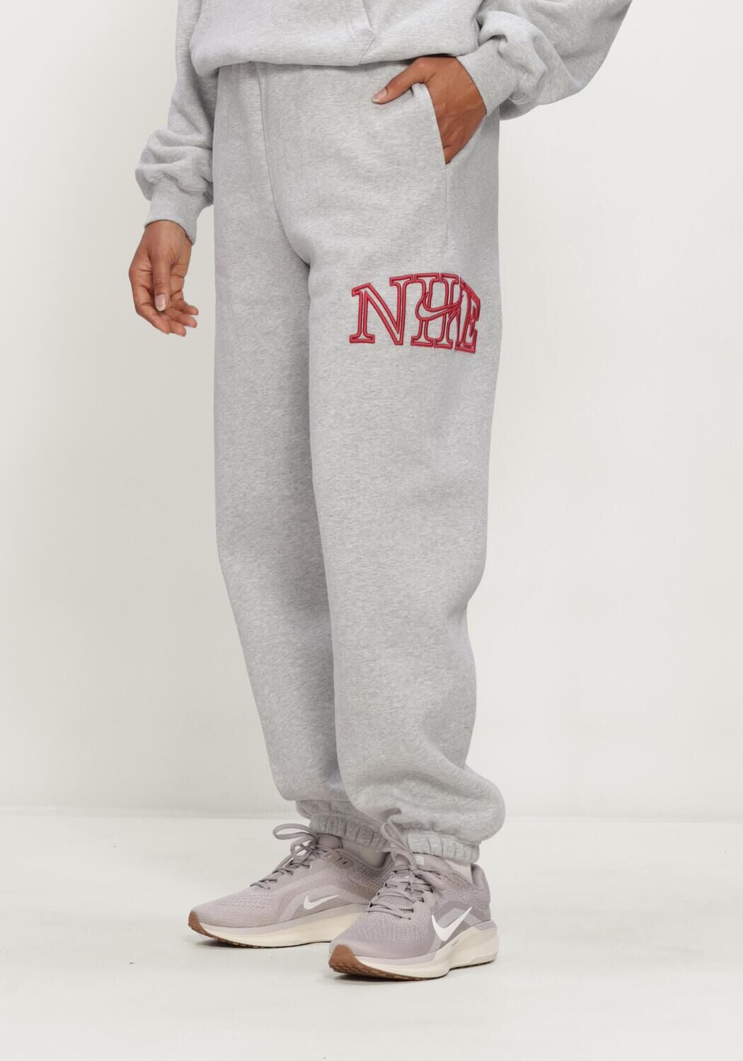 NIKE Dames Broeken Studio Fleece Middelzwaar 'graphic Pack' Lichtgrijs