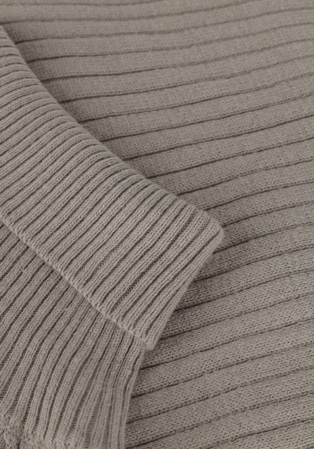 Lichtgrijze ESM&Eacute; STUDIOS Coltrui JUNE ROLL NECK KNIT - large