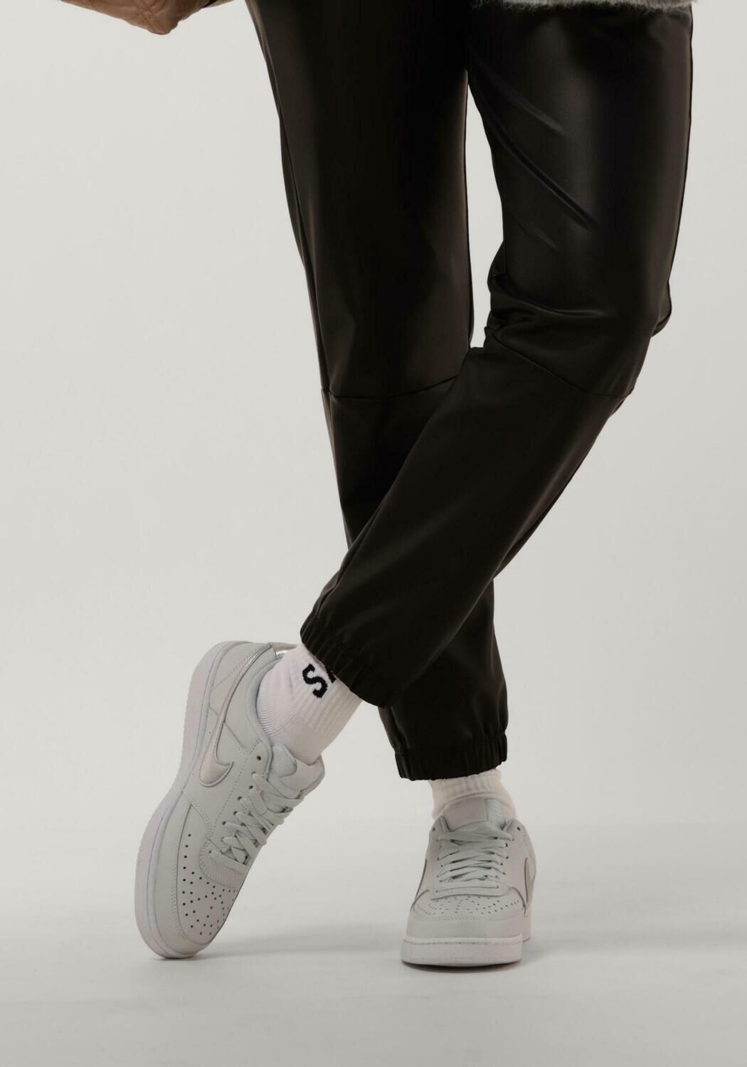 Gebroken wit NIKE Lage sneakers COURT VISION LOW WMNS | Omoda