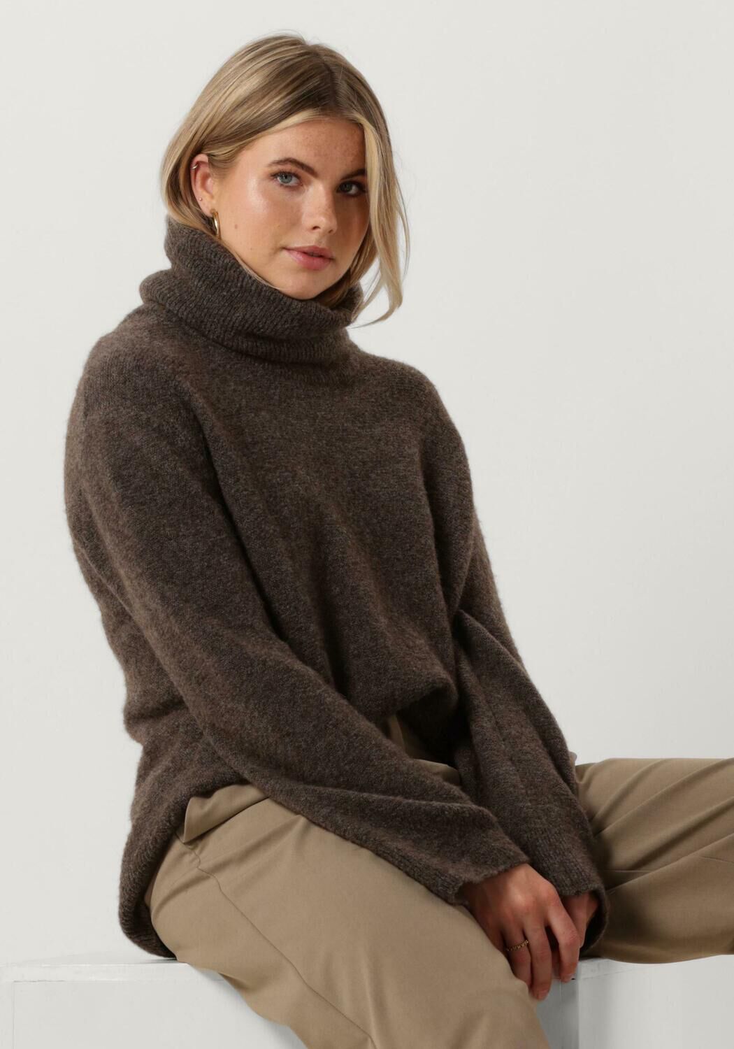 MODSTRÖM Modström Dames Truien & Vesten Adrianmd T-neck Bruin