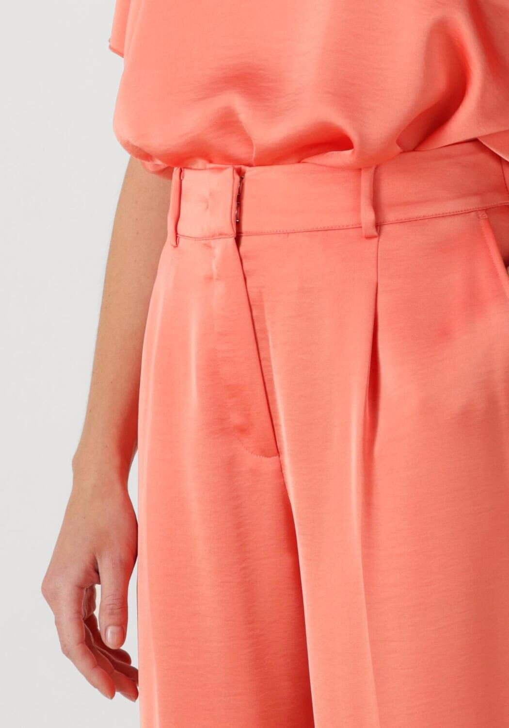 DANTE6 Dames Broeken Jules Satin Smart Pants Koraal