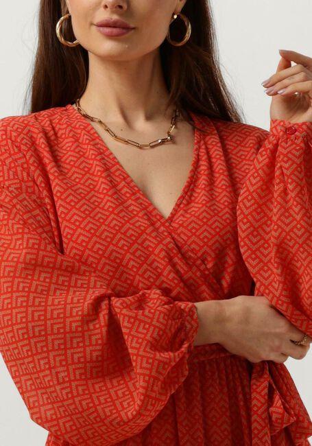 Oranje COLOURFUL REBEL Midi jurk EMBLA SMALL GEO BALLOON SLEEVE MIDI DRESS - large
