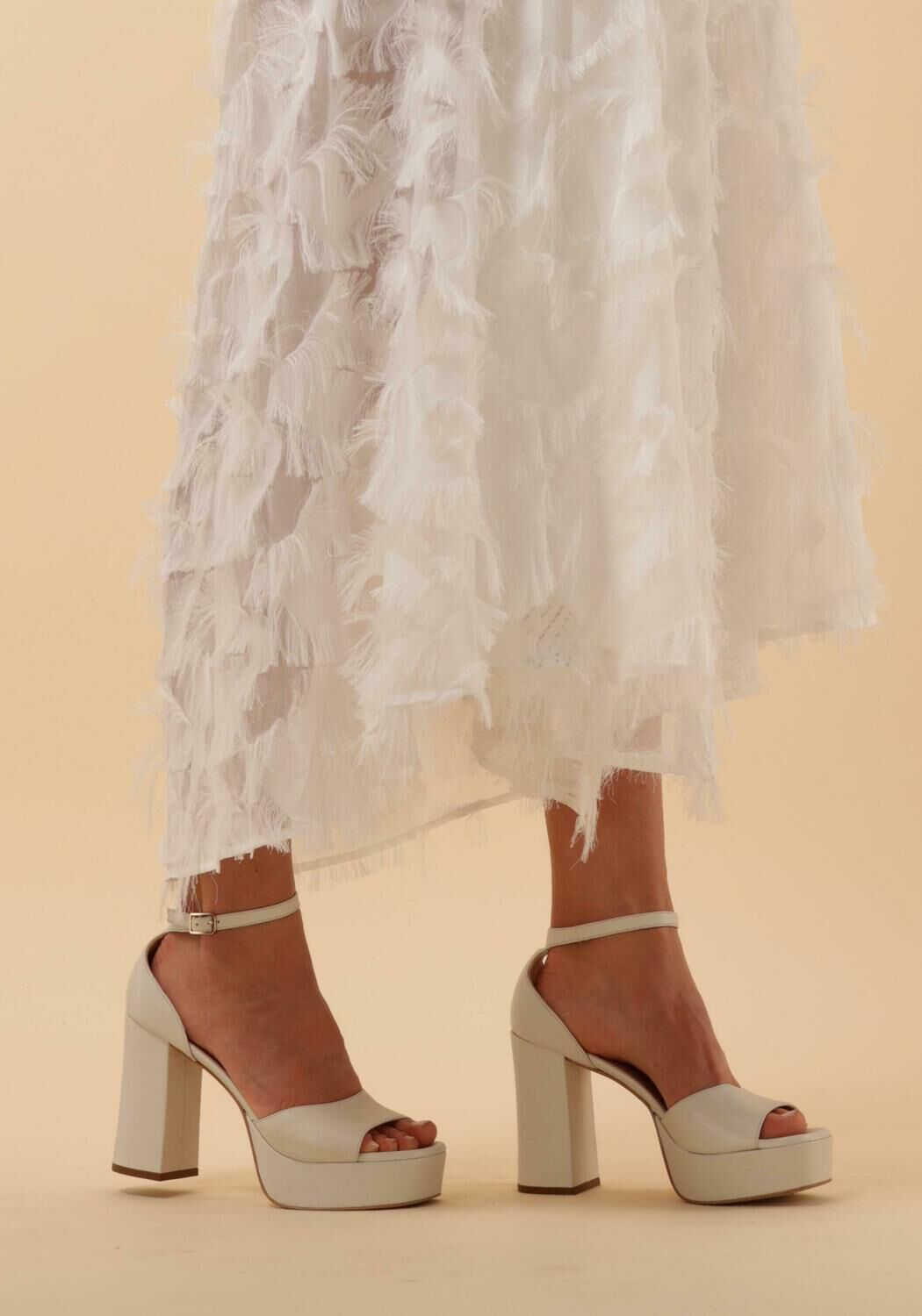 Witte UNISA Sandalen USUAL - large