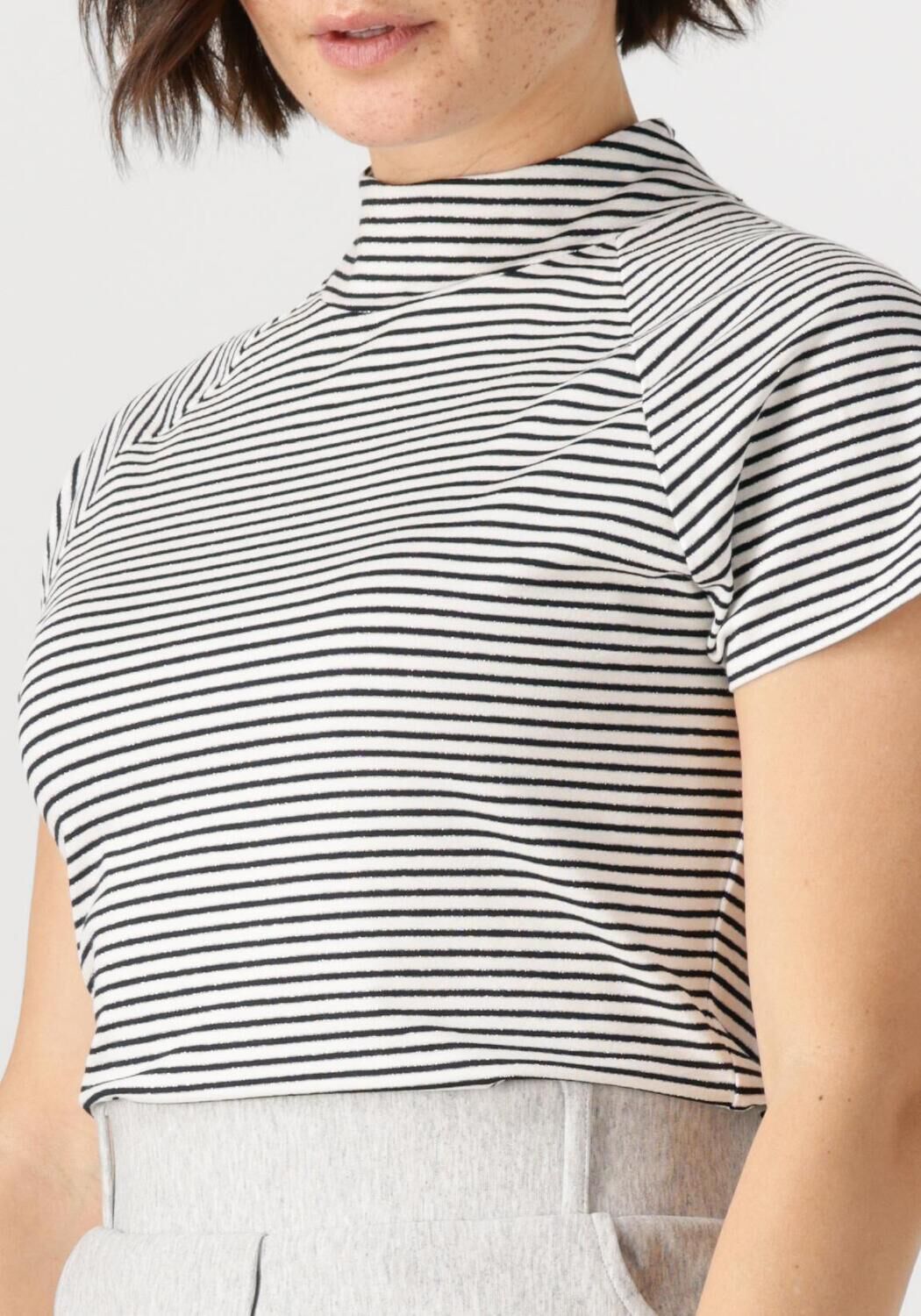 JANSEN AMSTERDAM Dames Tops & T-shirts Gaia Shirt Vs 382 Cap Sleeve Turtle Neck Blauw