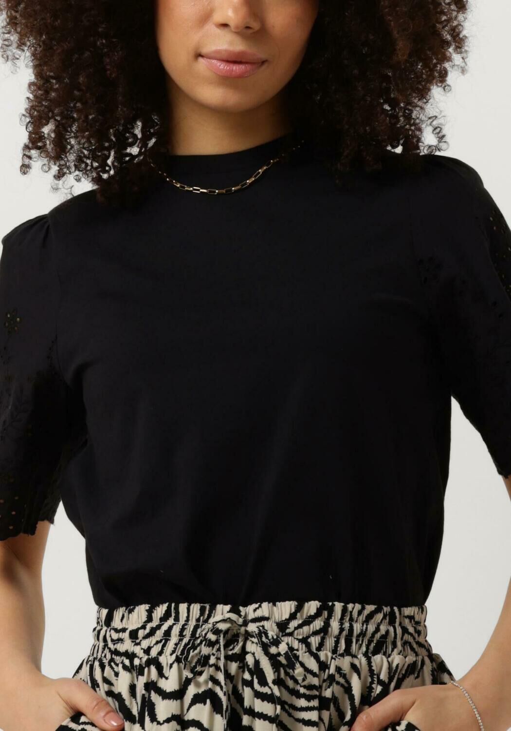 Y.A.S. Dames Tops & T-shirts Yaslex Ss Top W. Emb Sleeves S. Zwart