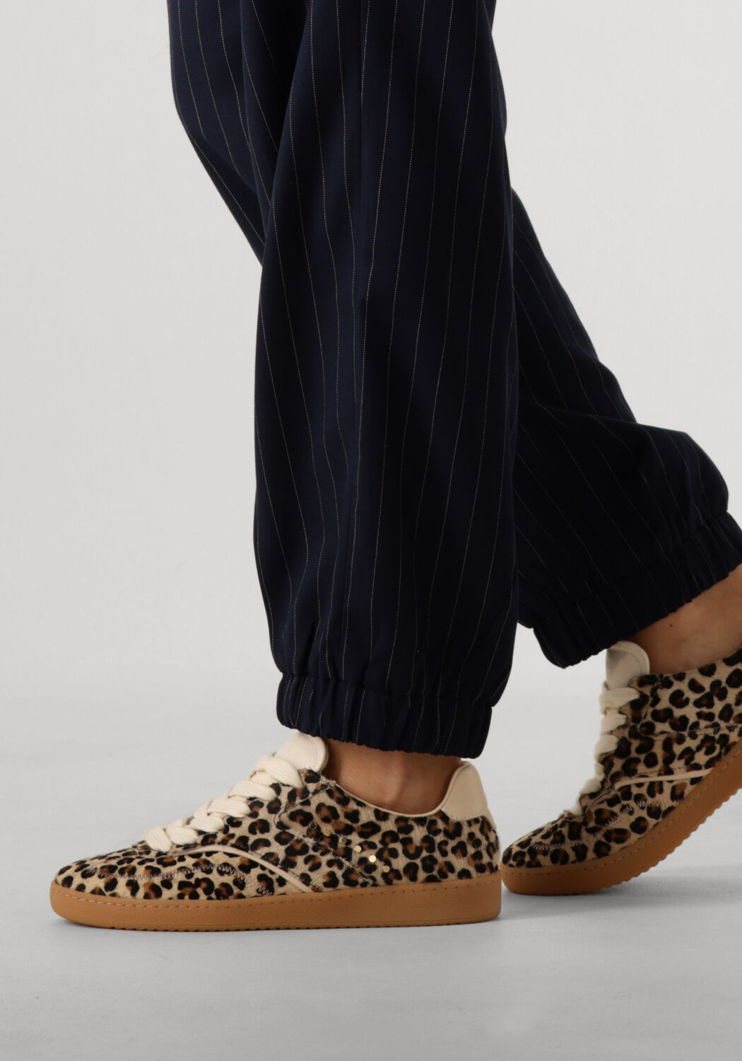 Bruine NUBIKK Lage sneakers RAY OWEN STUDS - large