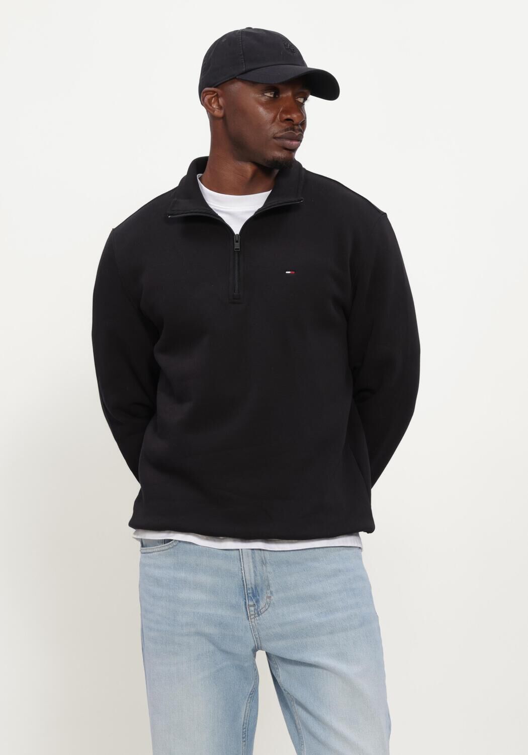 Zwarte TOMMY JEANS Sweater TJM REG FLEECE 1/4ZIP MOCK NECK - large