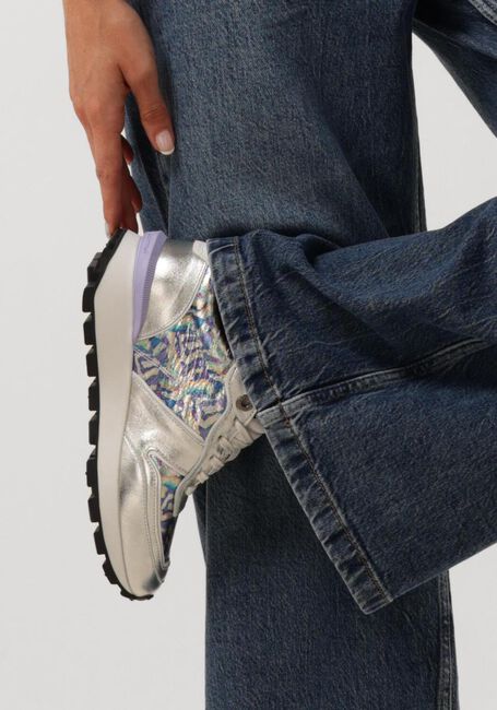 Zilveren FLORIS VAN BOMMEL Lage sneakers SFW-10115 Zilveren FLORIS VAN BOMMEL Lage sneakers SFW-10115 - large