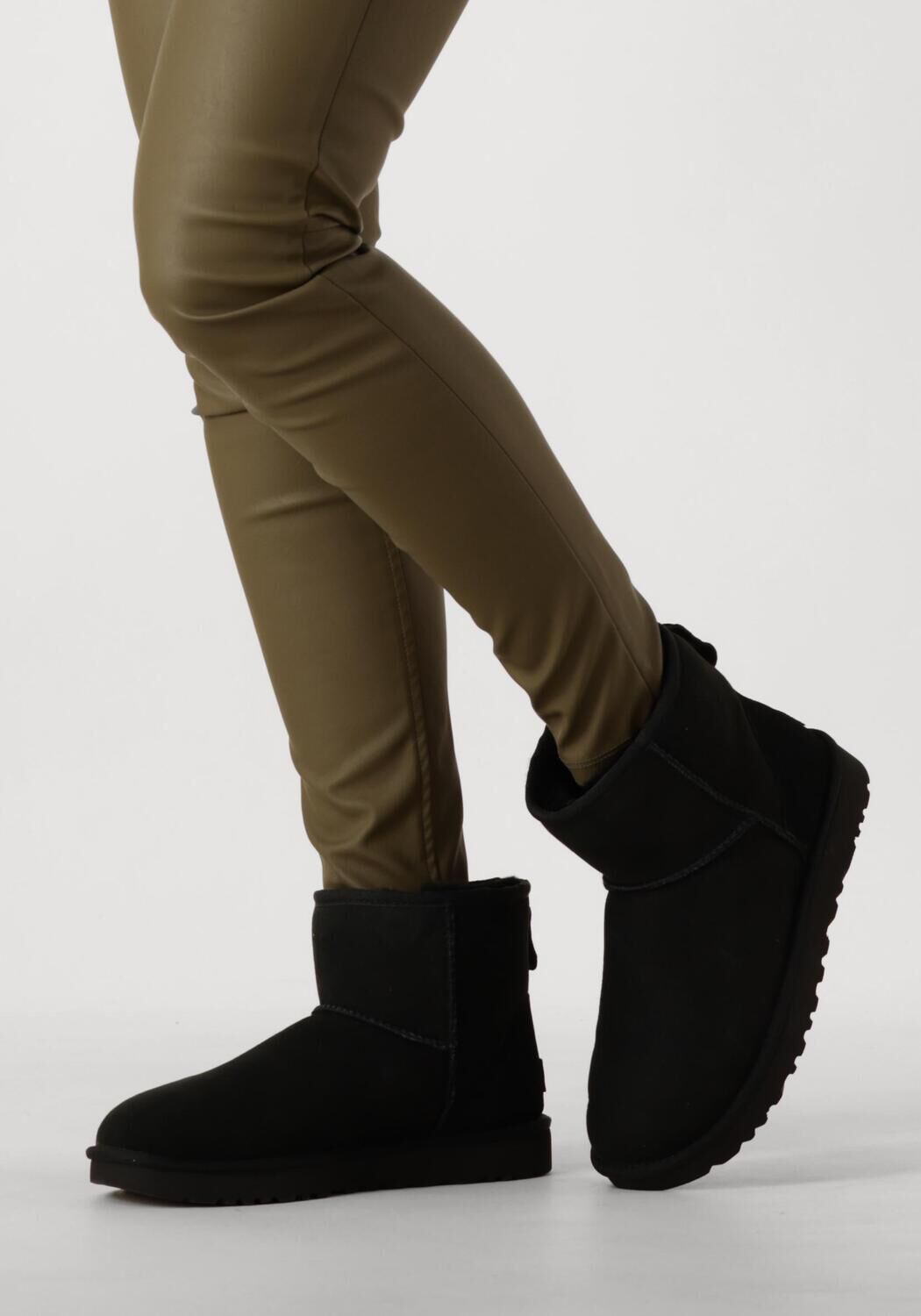 Zwarte UGG Vachtlaarzen W CLASSIC MINI II - large