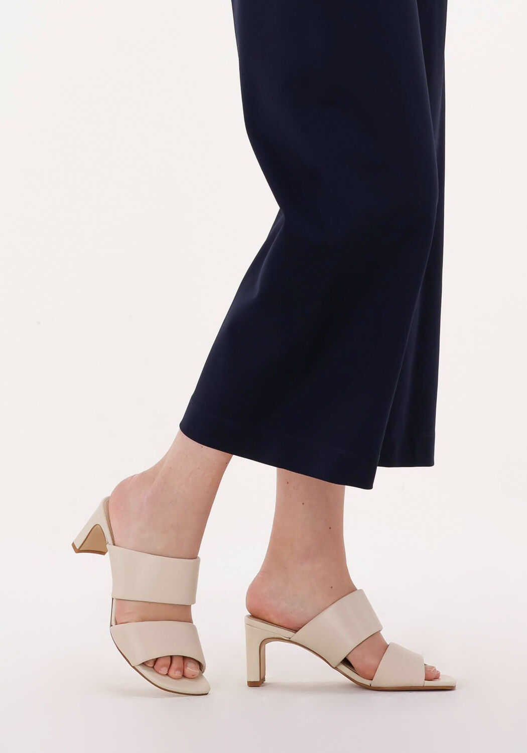 beige vagabond shoemakers muiltjes luisa mule