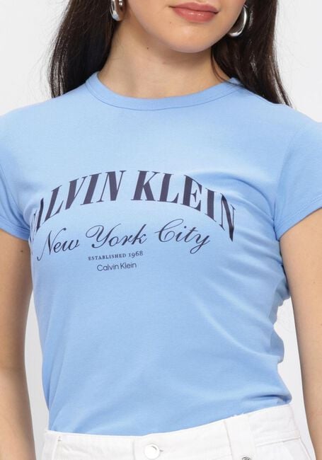 Blauwe CALVIN KLEIN T-shirt SS GRAPHIC LOGO BABY TEE - large