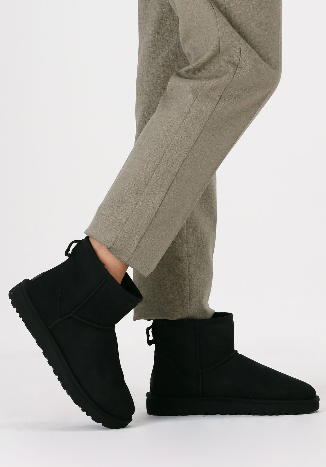 Zwarte UGG Vachtlaarzen W CLASSIC MINI II | Omoda
