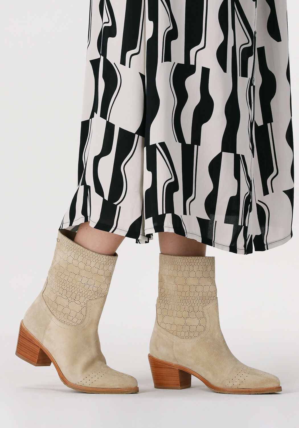 Beige NOTRE-V AN282 Enkellaarzen | Omoda