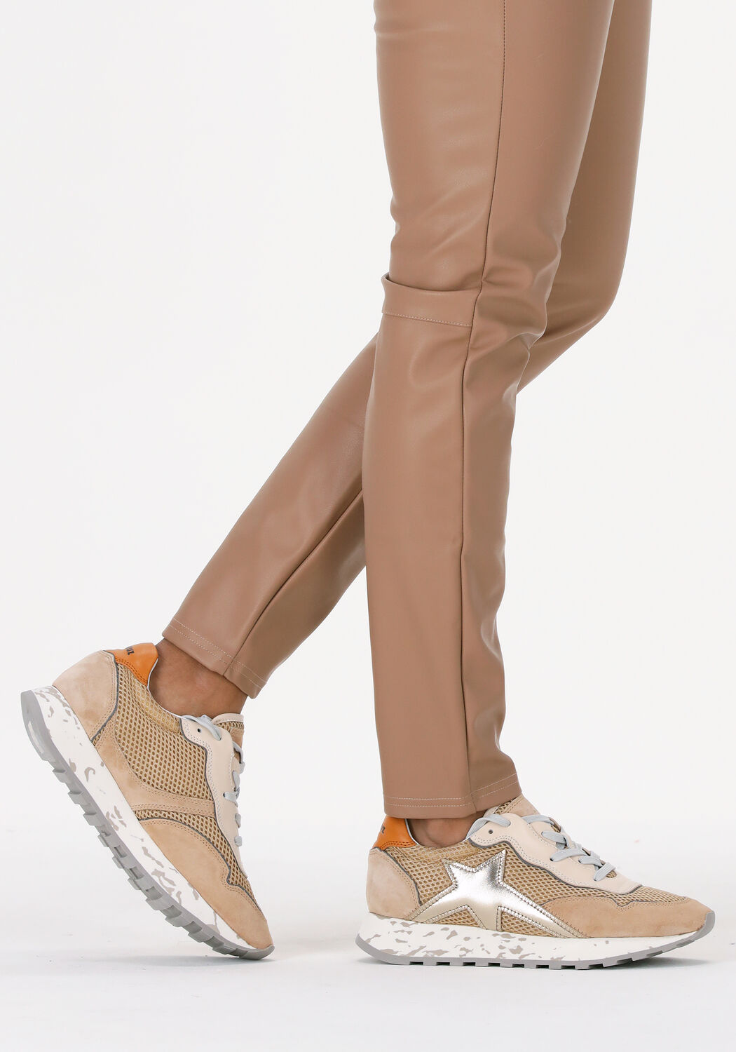 Camel LOLA CRUZ Lage sneakers 443Z88 - large