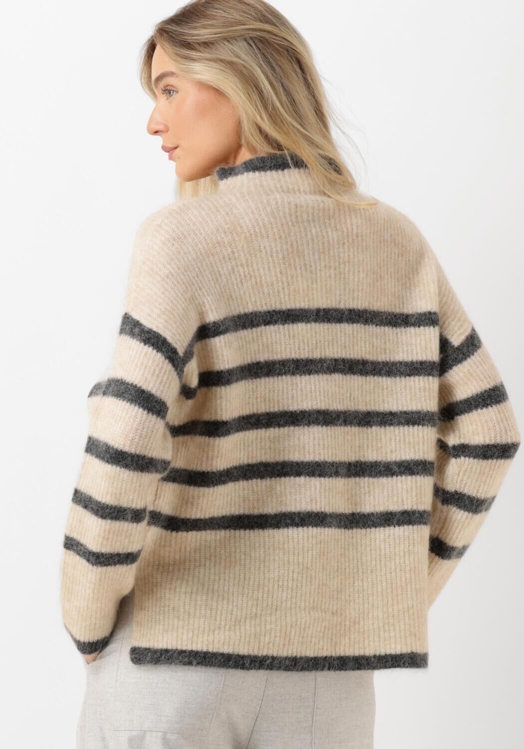 SECOND FEMALE Dames Truien & Vesten Ovalis Knit T-neck Zand