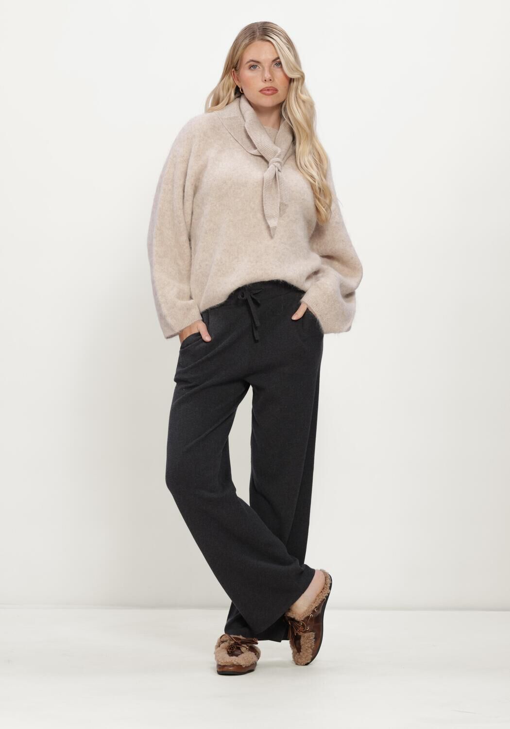KNIT-TED Dames Truien & Vesten Amalia Pullover Beige