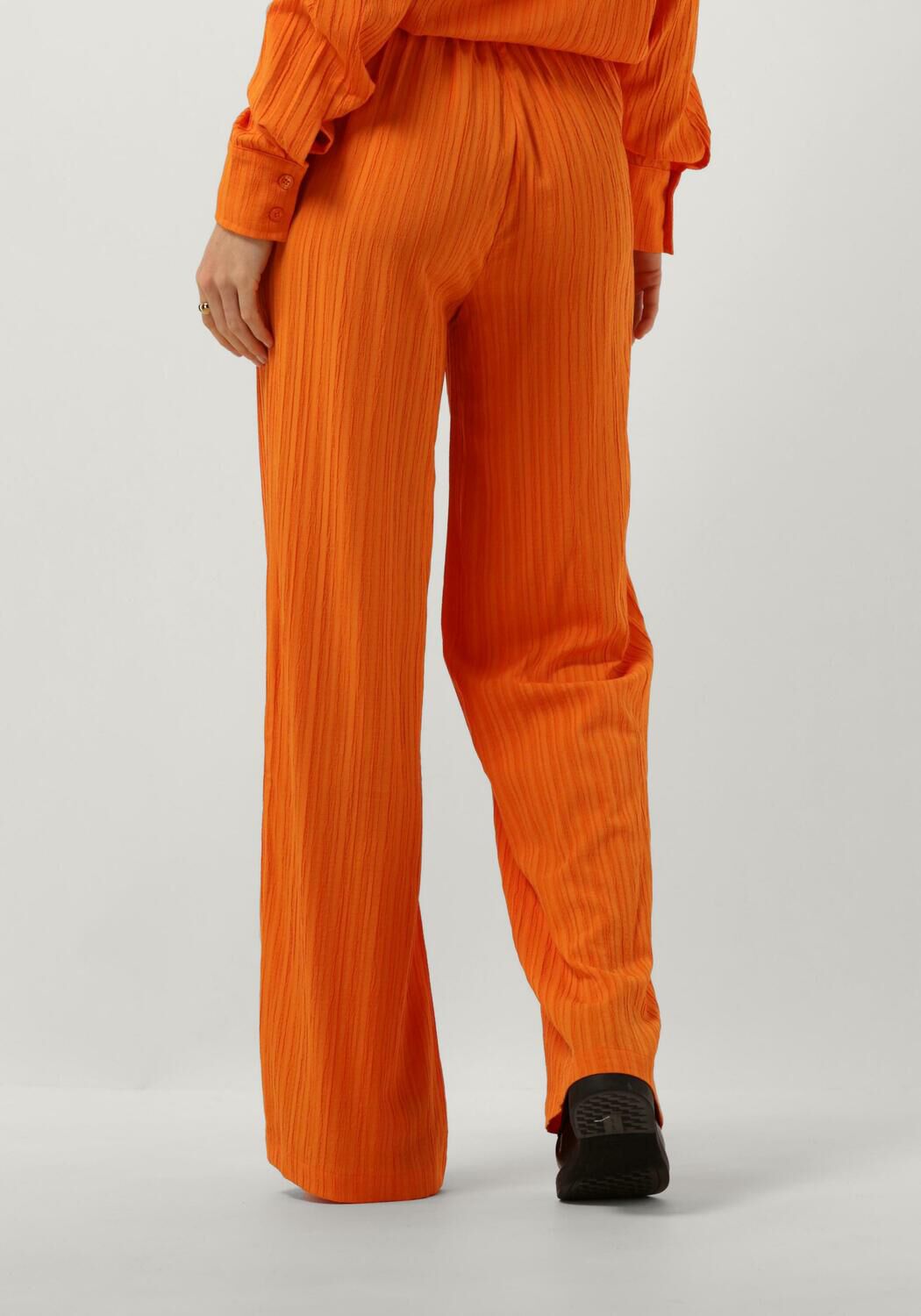 ALIX THE LABEL Dames Broeken Ladies Woven Krinkle Pants Oranje