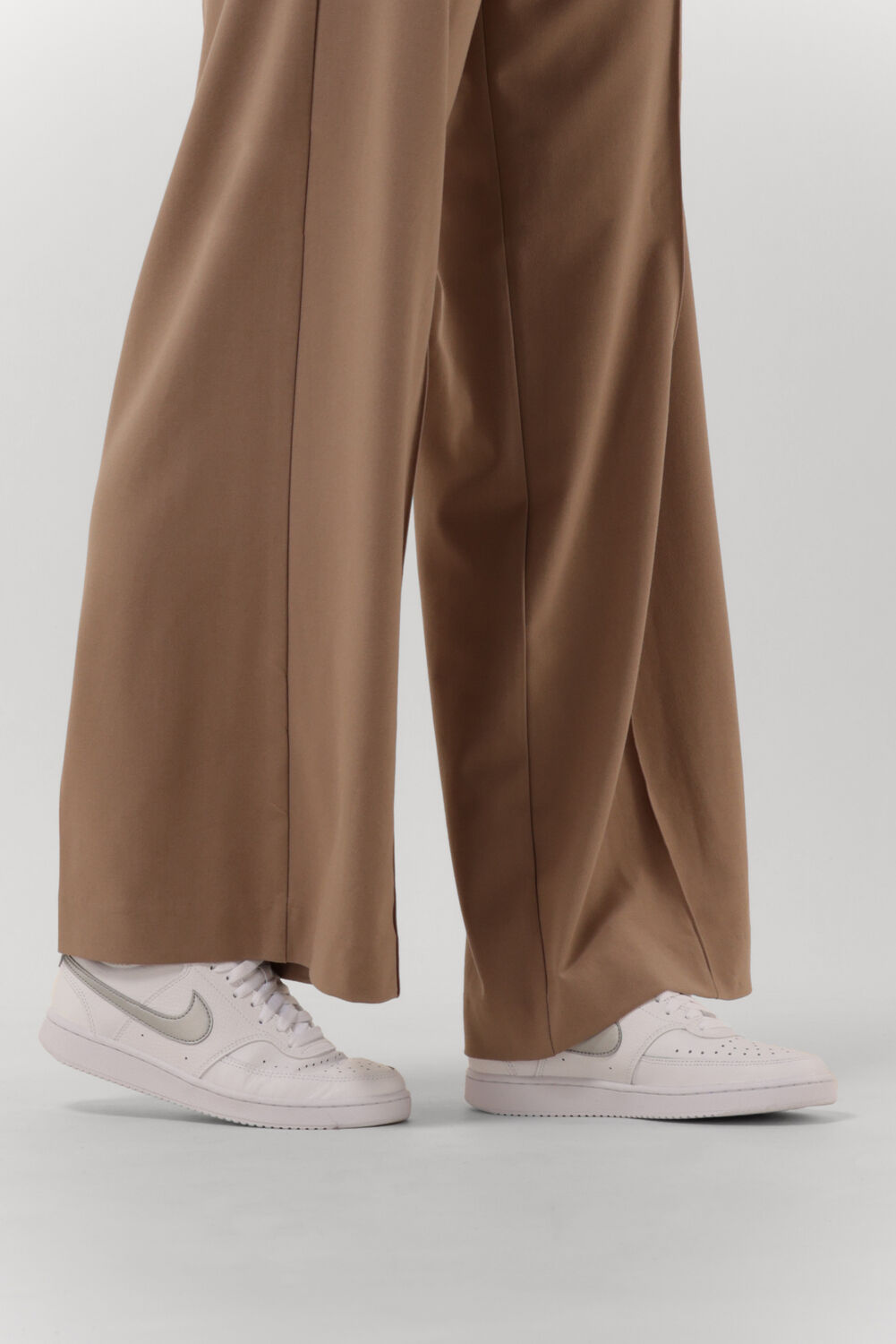 Witte NIKE Lage sneakers COURT VISION LOW WMNS - large