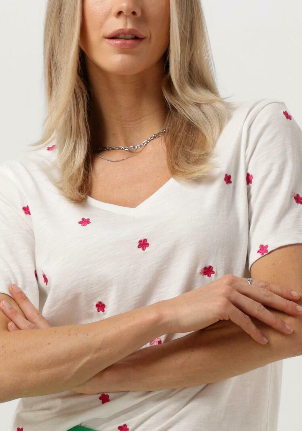 FABIENNE CHAPOT Dames Tops & T-shirts Phill V-neck Pink Flower T-shirt Ecru