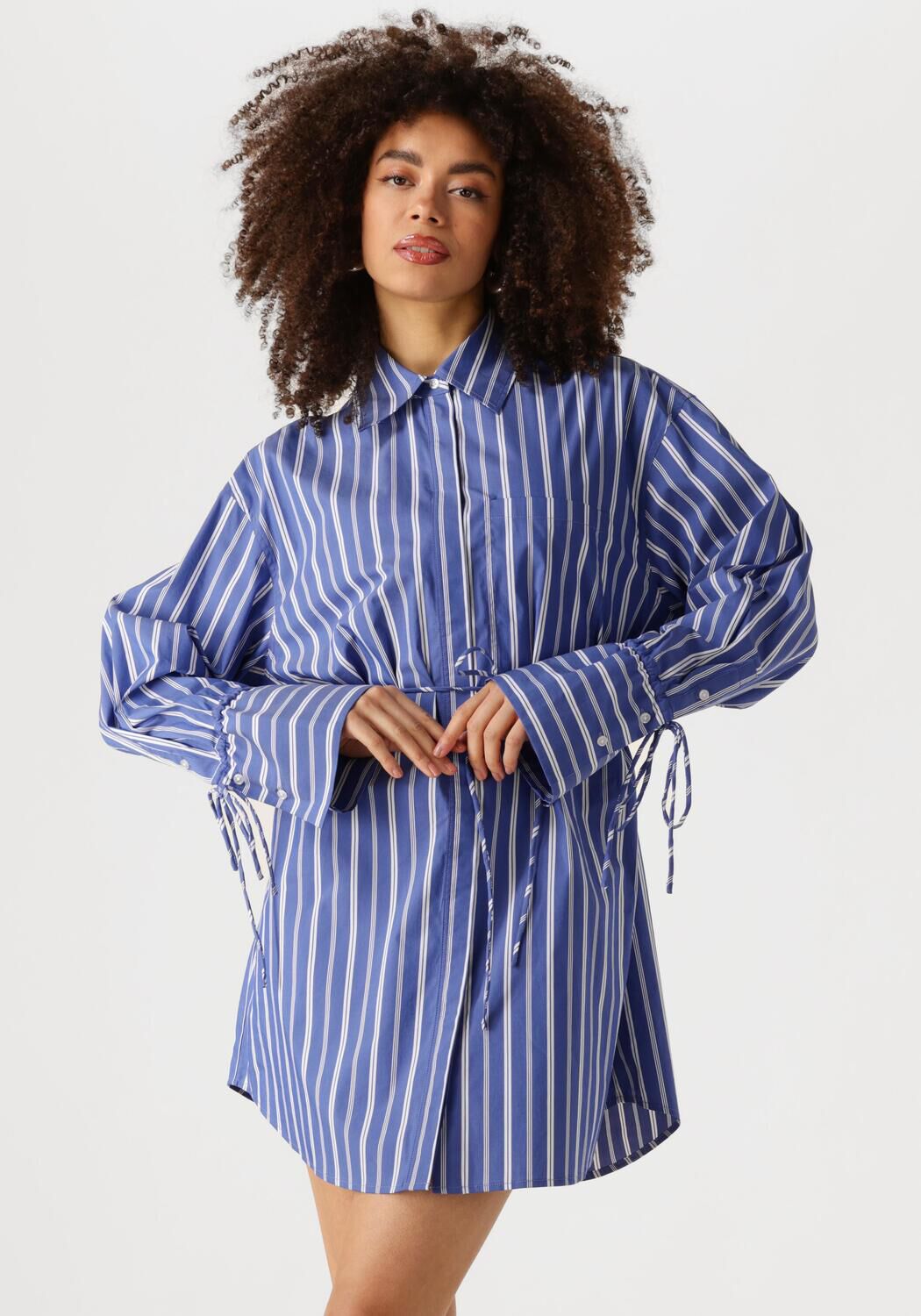 EDITED Dames Jurken Deloris Dress Blauw