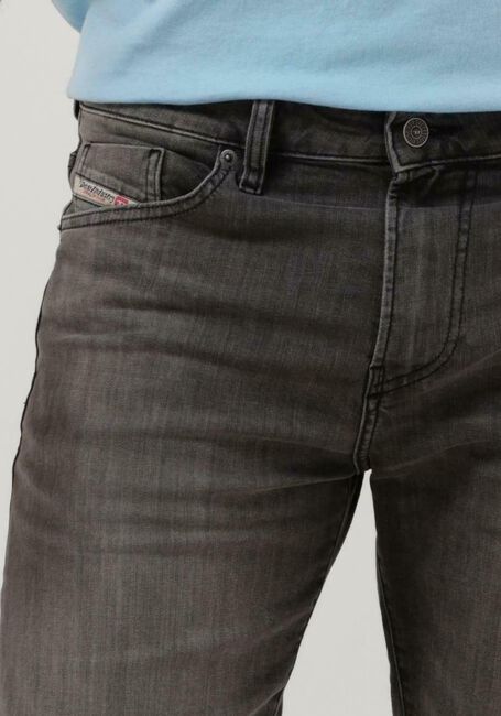 Lichtgrijze DIESEL Jeans SLIM-SHORT - large