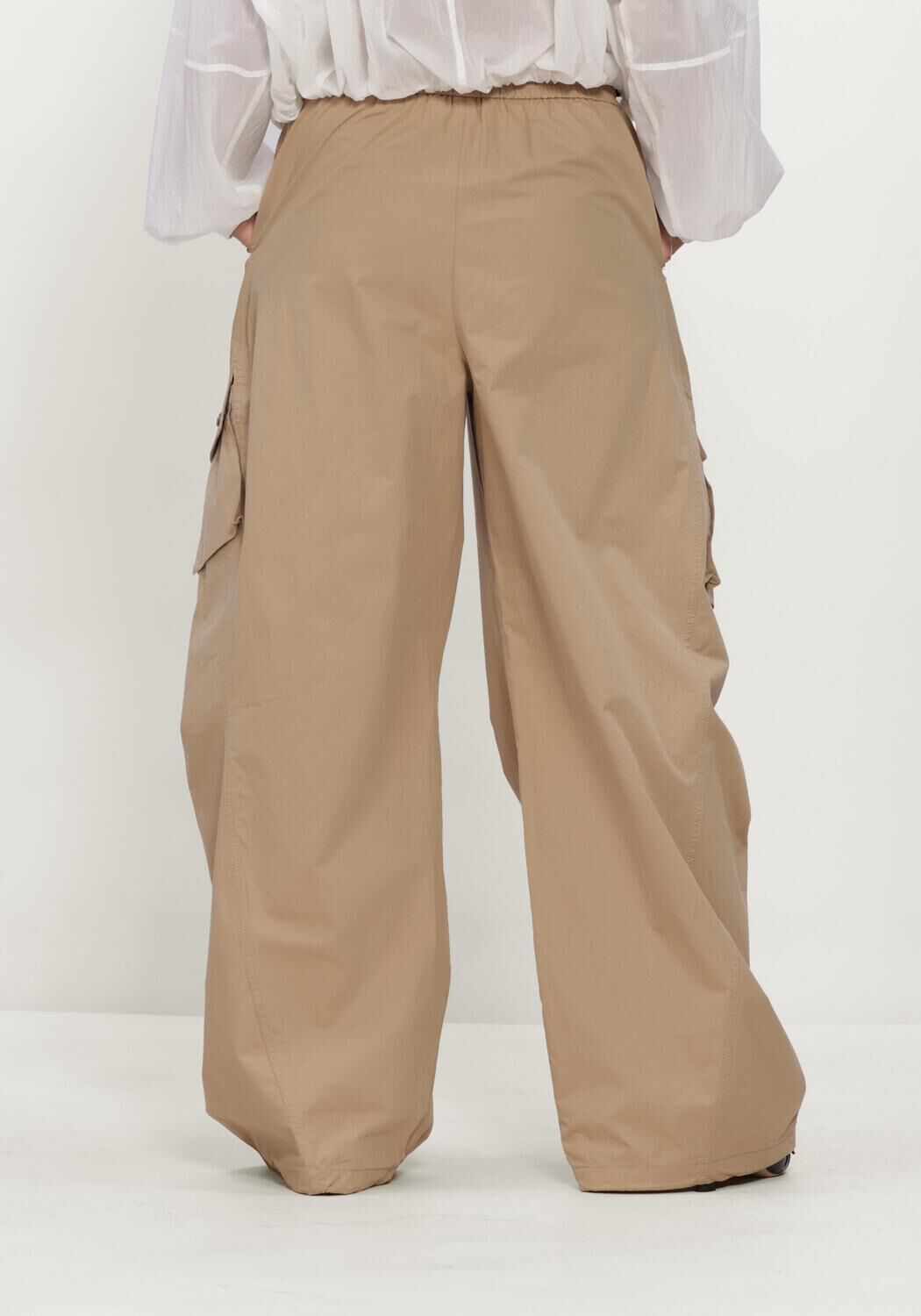 HAUTE L'AMITIÉ Haute L'Amitié Dames Broeken Air Zip Tall Pant Beige