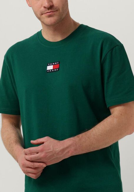 Donkergroene TOMMY JEANS T-shirt TJM TOMMY BADGE TEE - large
