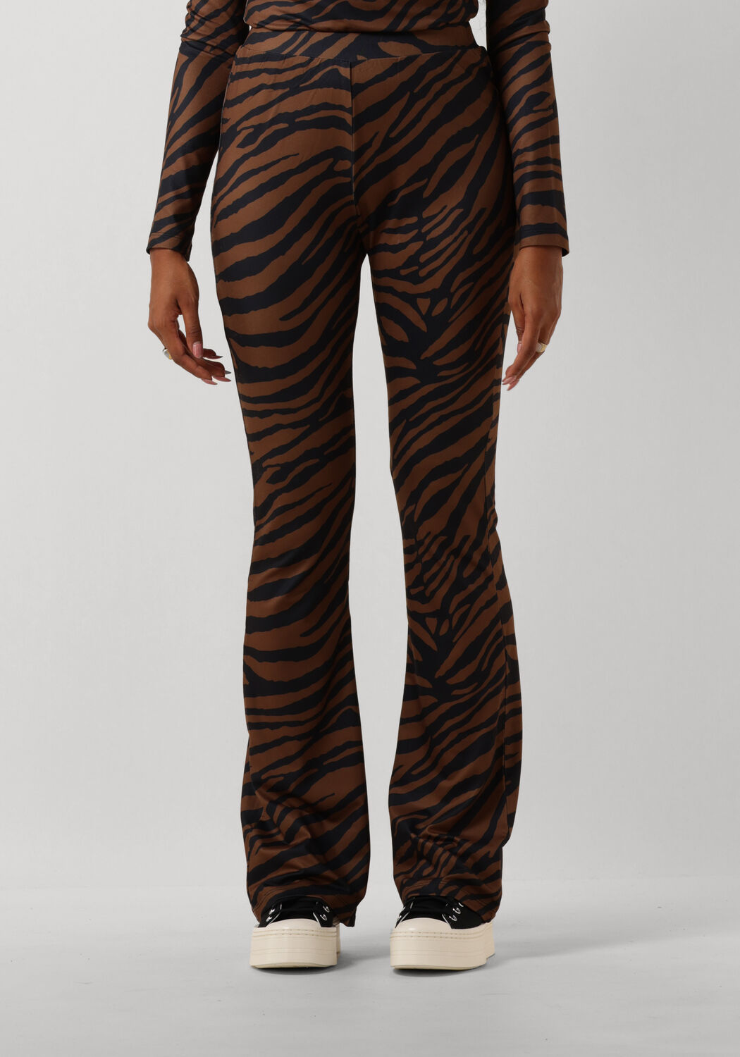 NOTRE-V Dames Broeken Nv Celeste Flared Pants Bruin