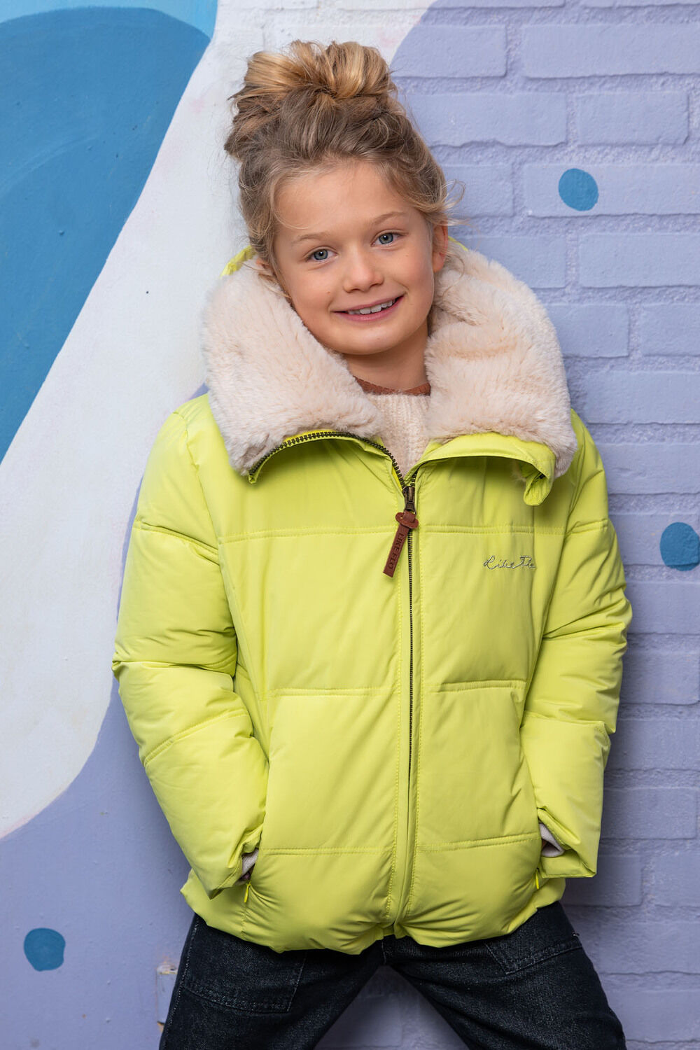 Gele LIKE FLO Gewatteerde jas AMAYA FLO GIRLS SHORT FANCY HOODED JACKET - large