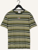 Olijf TOMMY JEANS T-shirt TJM CENTRE GRAPHIC STRIPE TEE Olijf TOMMY JEANS T-shirt TJM CENTRE GRAPHIC STRIPE TEE - medium