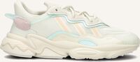 Witte ADIDAS Lage sneakers OZWEEGO WOMEN - medium