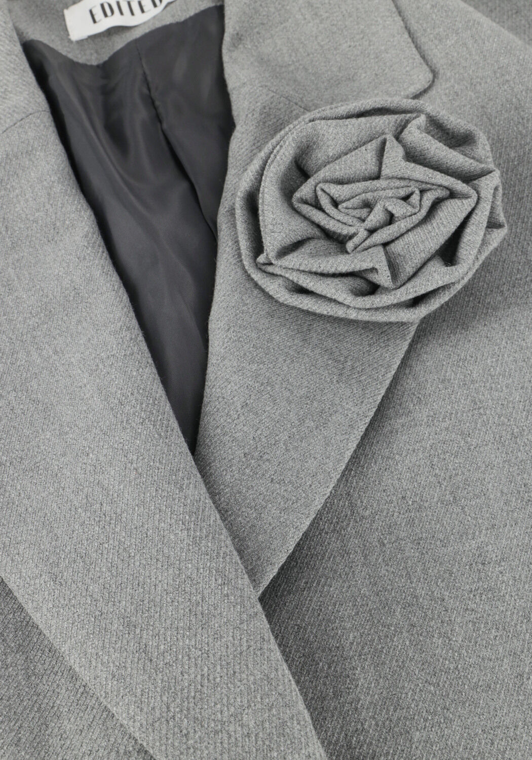 Grijze EDITED Blazer KAINOA BLAZER WITH BROOCH - large