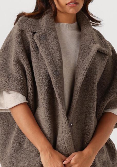 Taupe KNIT-TED Vest TAM - large
