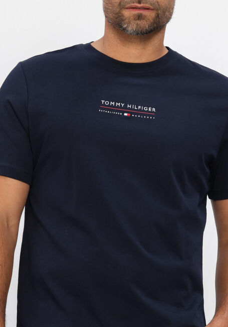 Donkerblauwe TOMMY HILFIGER T-shirt BRAND LOVE LOCKUP TEE - large