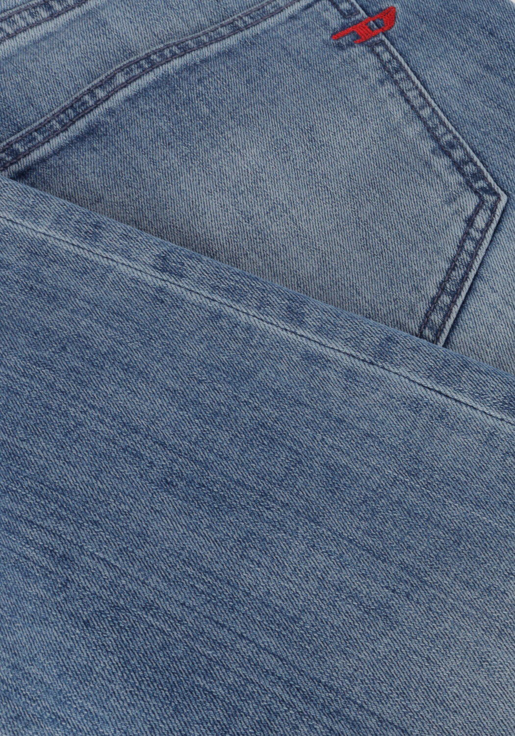 Lichtblauwe DIESEL Slim fit jeans 2019 D-STRUKT - large