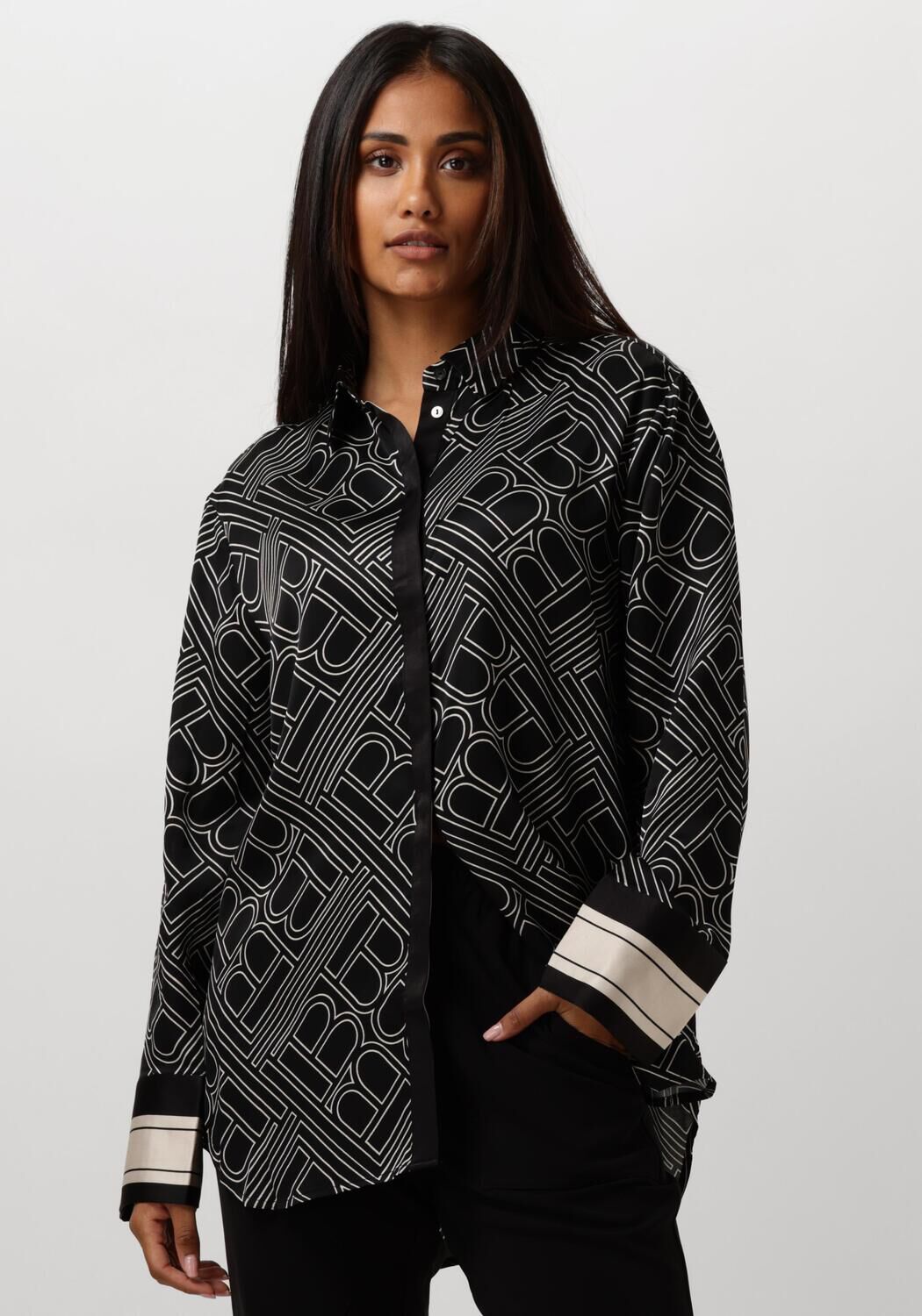 Bruuns Bazaar Overhemd Blouse met Donker Logo Print Black Dames