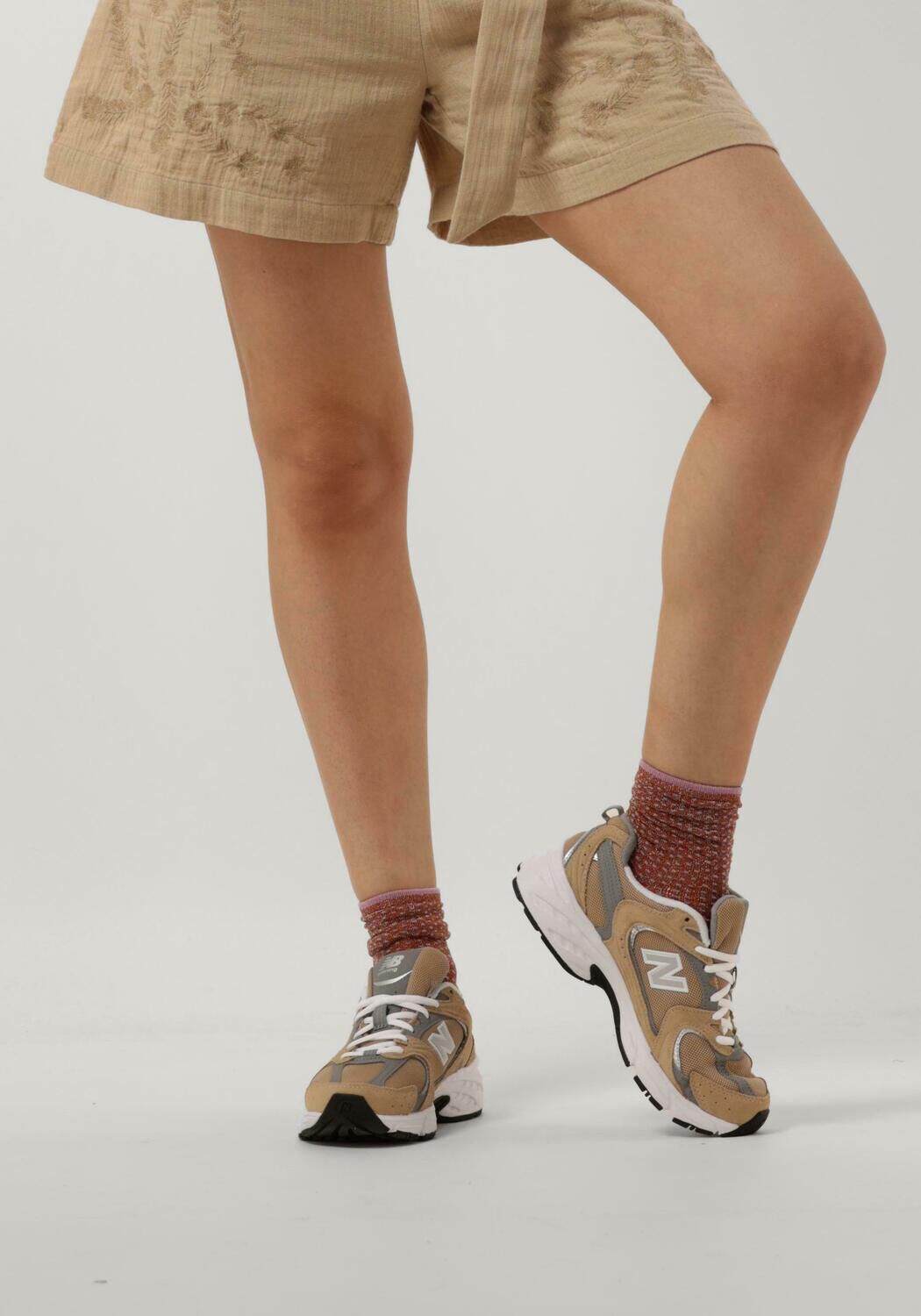 Beige NEW BALANCE Lage sneakers MR530 D - large