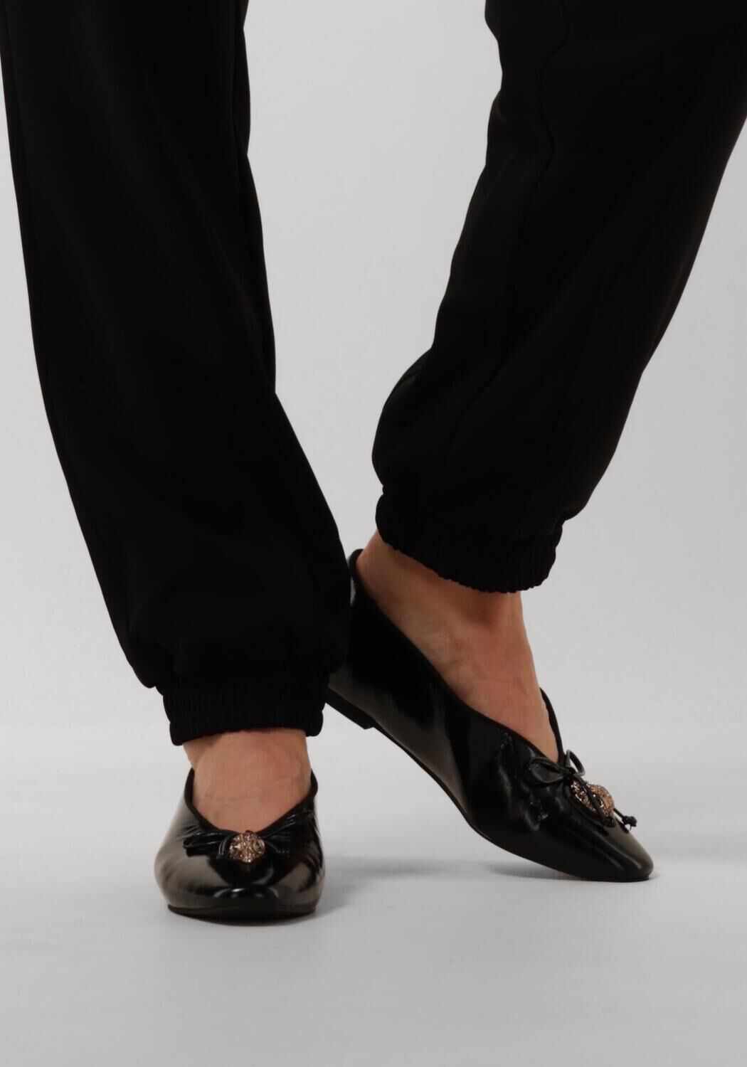 Zwarte KURT GEIGER LONDON Ballerina's SLOANE EAGLE BALLERINA - large