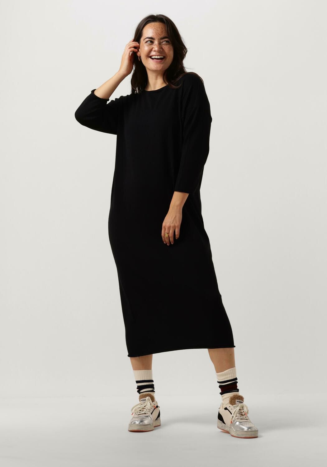 Penn&Ink N.Y Zwarte Midi Jurk Tijdloze Stijl Black Dames