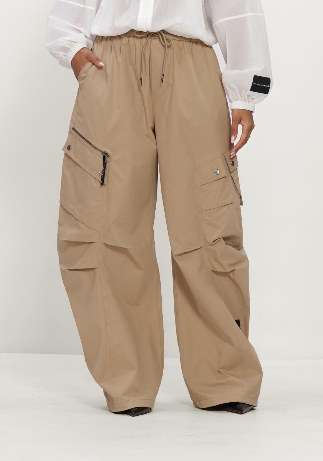 Beige HAUTE L'AMITI&Eacute; Cargobroeken AIR ZIP TALL PANT - large