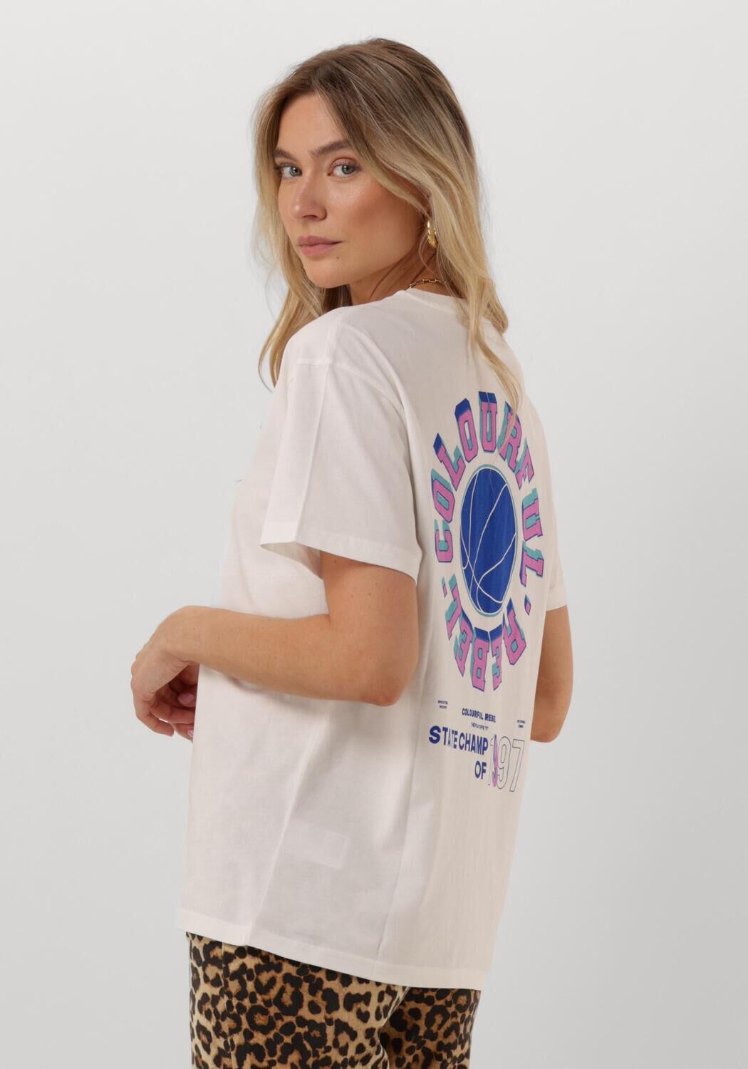 COLOURFUL REBEL Dames Tops & T-shirts State Champ Loosefit Tee Ecru