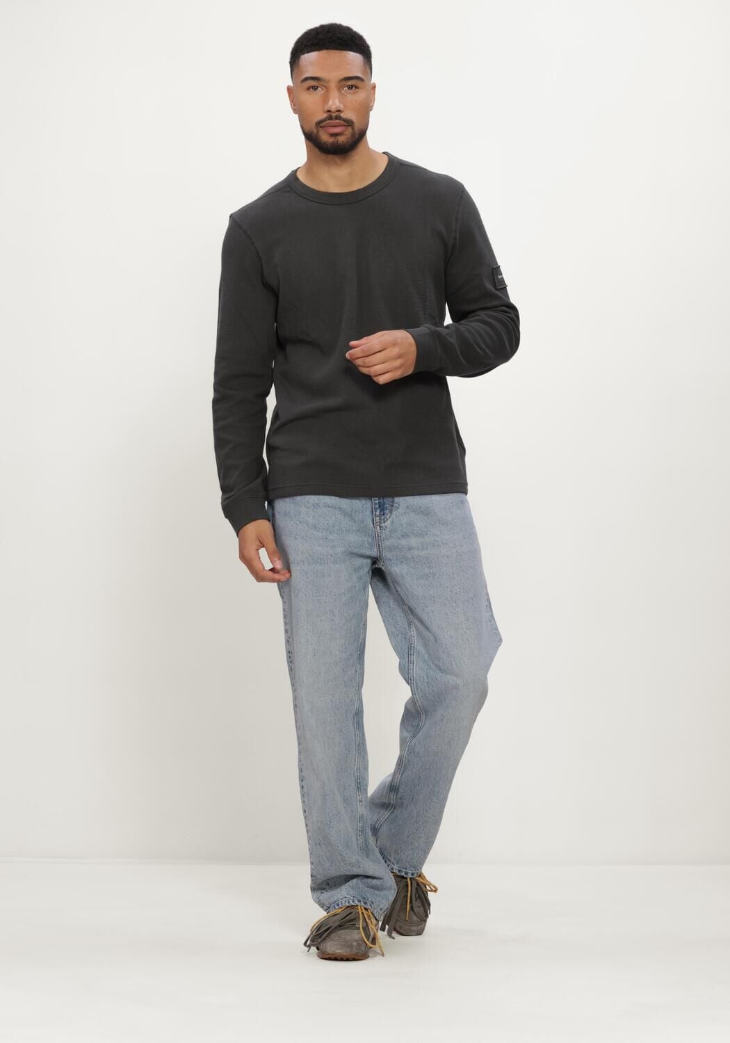 CALVIN KLEIN Heren Polo's & T-shirts Ls Waffle Badge Crewnk Tee Antraciet